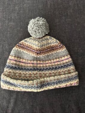 Ralph Lauren 100% lambswool women’s Gray Pom Pom Knit- Patterned Winter Hat